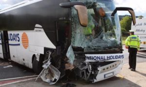 Buszbaleset során az utasok akkor is kapnak kártérítést, ha a közlekedési balesetet az autóusz vezetője okozta.